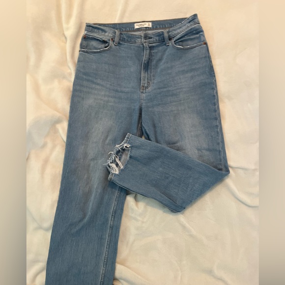 Abercrombie Ultra High-Rise Ankle Straight Jean | Size: Wmns 12 / 31 - Picture 3 of 5